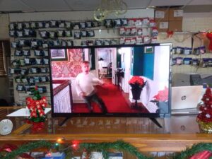 Insignia 32 Inch LED 720p HDTV 8